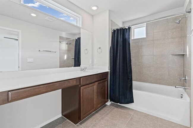 Building Photo - 7116 Silver Star Ln