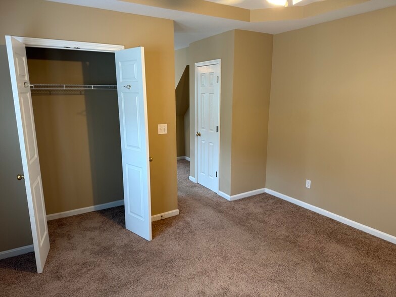 Building Photo - 318 W Kenwood Way