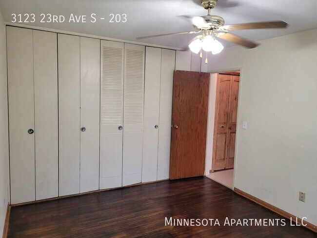 Building Photo - 1 Bedroom Available with a Great Location!