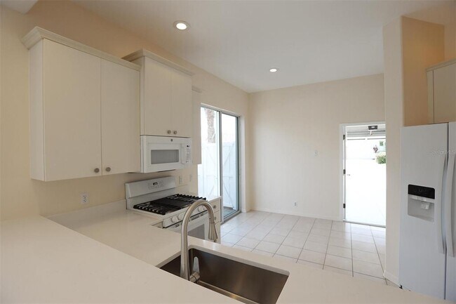 Building Photo - 8515 53rd Pl E