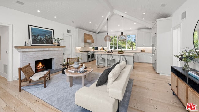 Building Photo - 1330 N Wetherly Dr