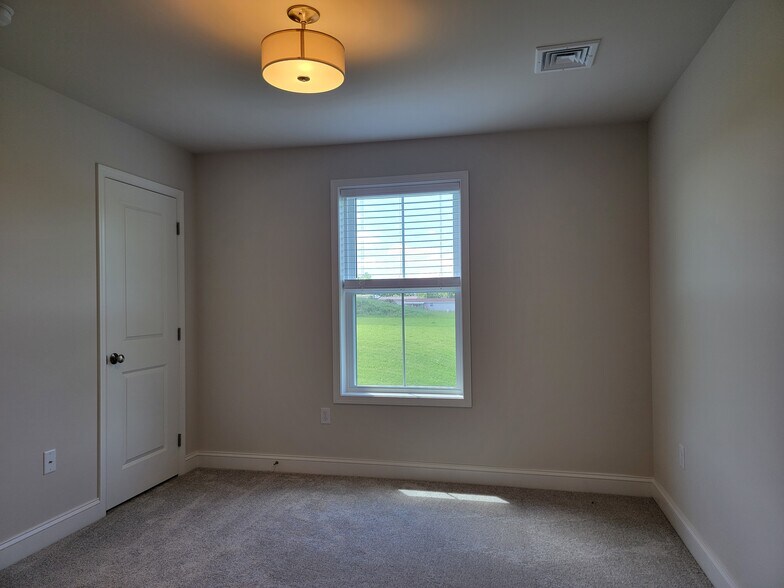 Building Photo - 232 Millard Dr