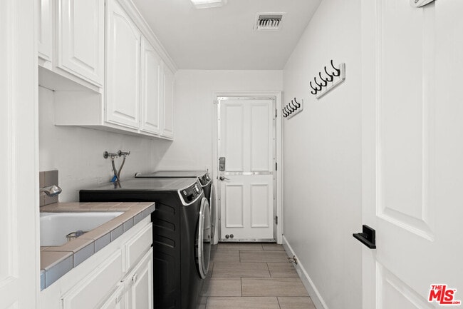 Building Photo - 6024 Paseo La Vista