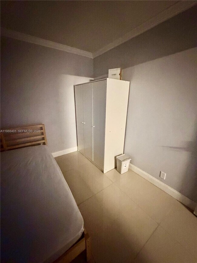 Building Photo - 1450 NE 170th St