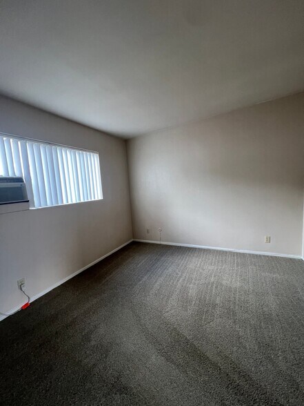 Building Photo - 5822 Kingman Ave