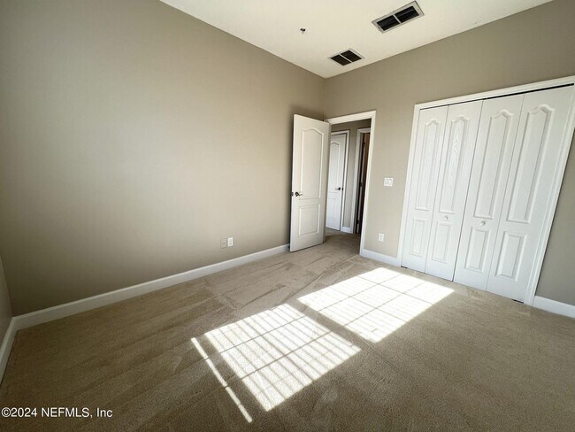 Building Photo - 4462 Ellipse Dr