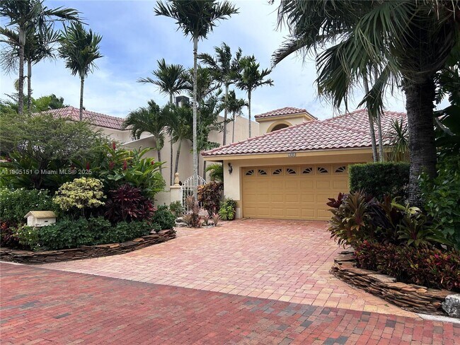 Building Photo - 484 Commodore Cir