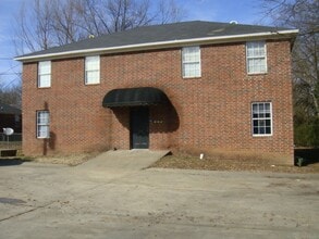 Building Photo - 110 W 5th St