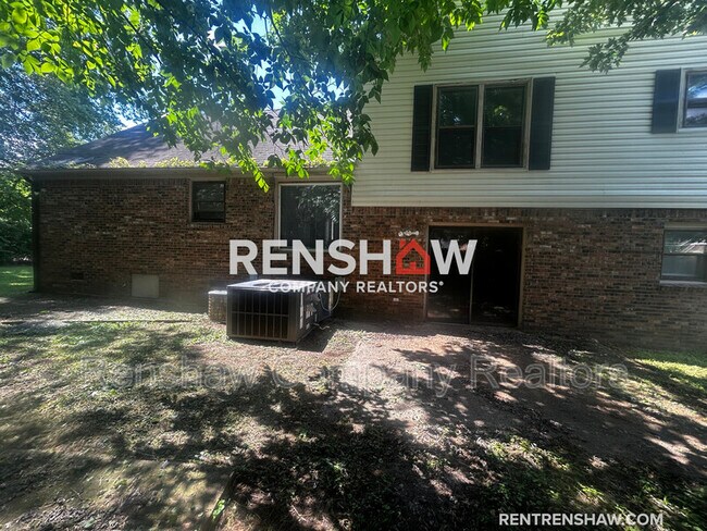 Building Photo - 10 Dawn Pl