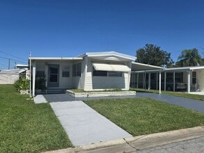 Building Photo - 105 48th Ave Terrace W