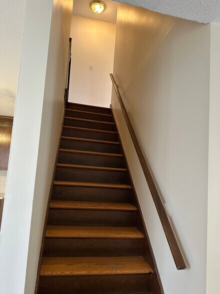 Building Photo - 121 New Britain Ave