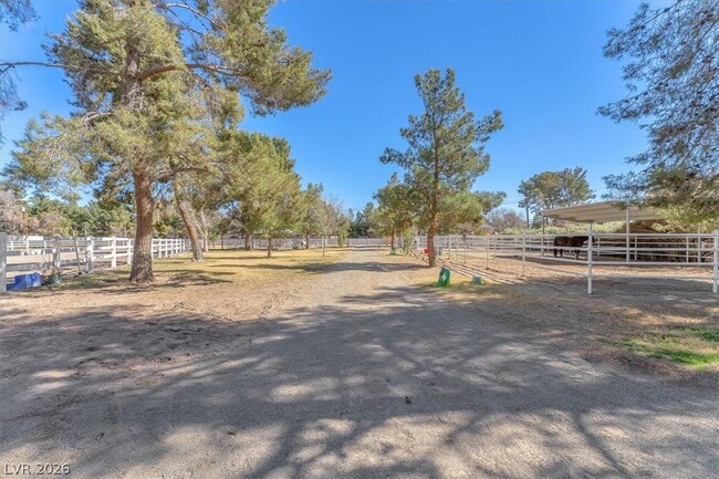 Building Photo - 2868 Vista Del Sol Ave