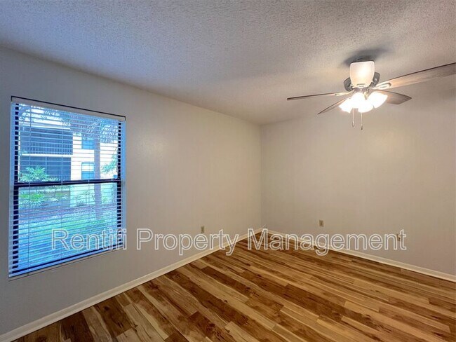 Building Photo - 15051 Parkside Dr