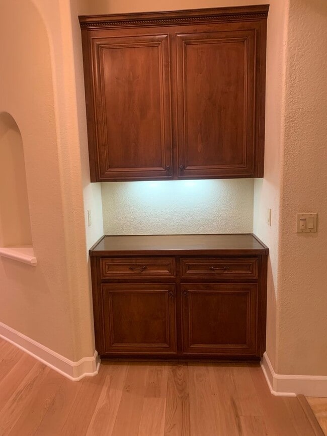 Building Photo - Luxurious Belvedere Condo Available Now!