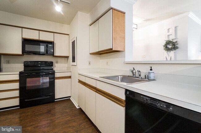 Building Photo - 7511 Ashby Ln