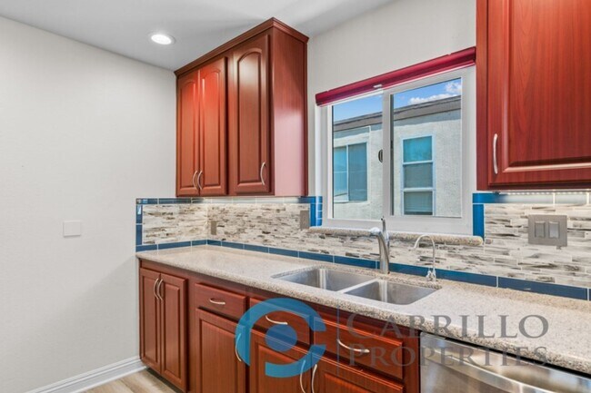 Building Photo - Beautiful 2bd/2ba 2nd Floor Condo with Bra...