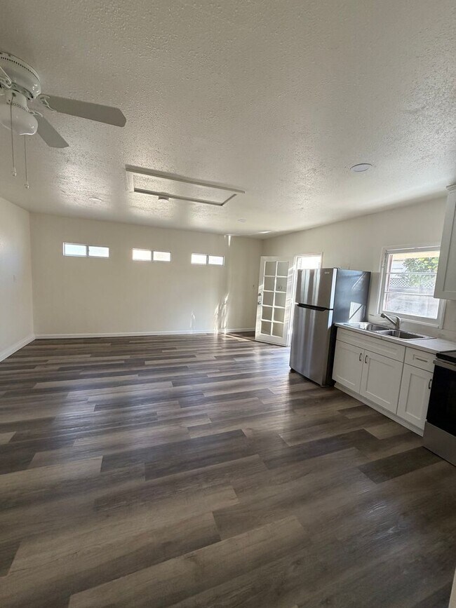 Building Photo - Spacious Home in Prime Pacific Beach Location