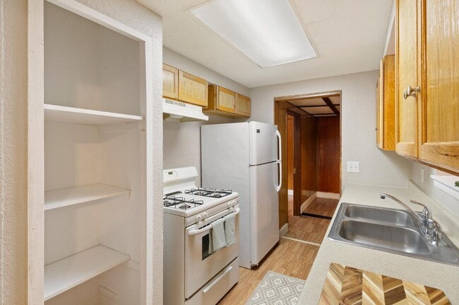Building Photo - 407 Cicero Ave