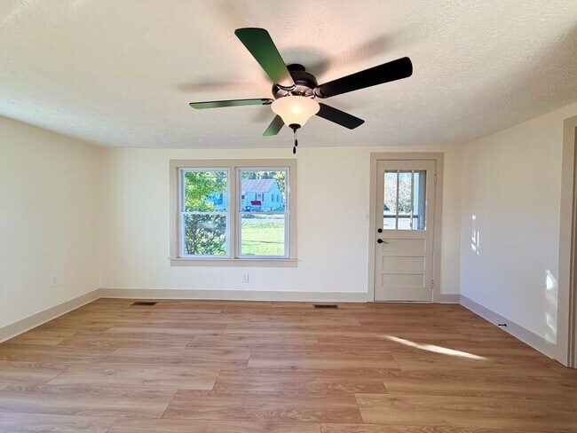 Building Photo - 211 Sanderson Dr