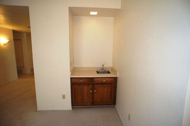 Building Photo - 2920 N La Chiquita Ave