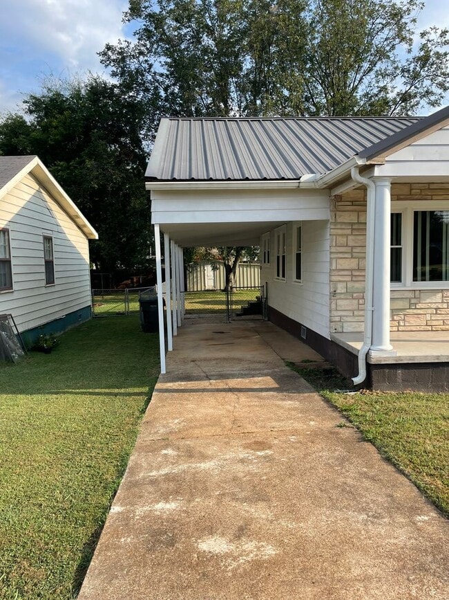 Building Photo - House for rent