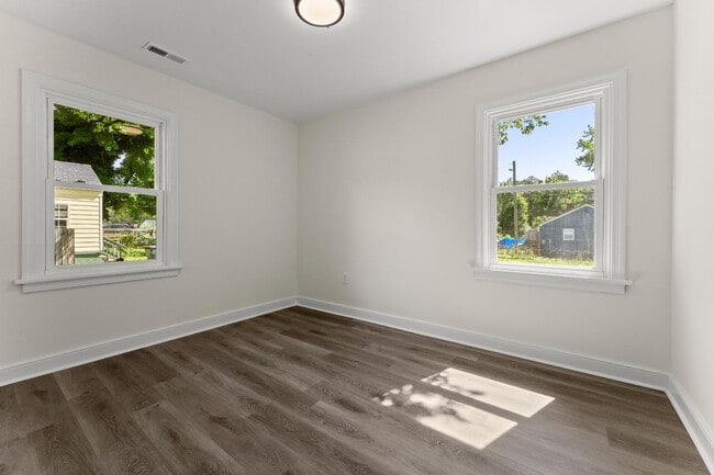 Building Photo - 2918 Lynhaven Ave