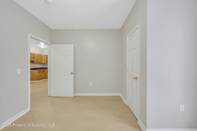 Building Photo - 108 E Market St