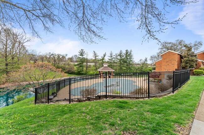 Building Photo - 1943 Greenpoint Dr