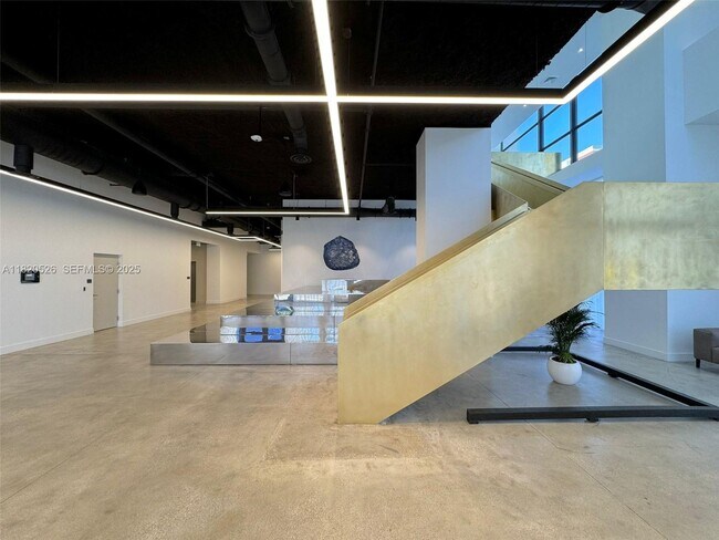 Building Photo - 1642 NE 1st Ave