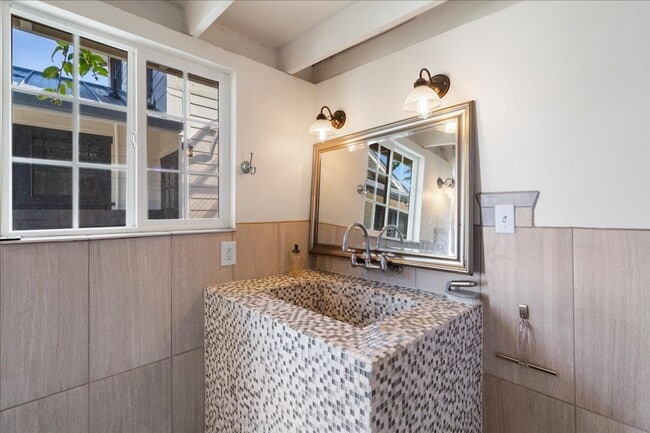 Building Photo - Fully Furnished 2-Bedroom + Loft & Serene ...