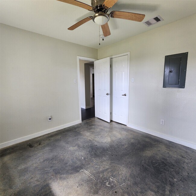 Building Photo - 4710 Pelican