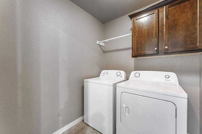 Building Photo - Modern 3-Bed Home in Prime Springdale Location