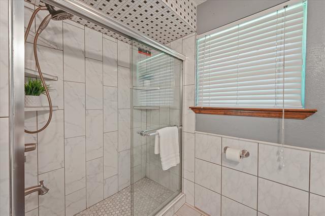 Building Photo - 5429 Enderly Pl