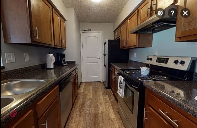 Building Photo - Available now! 2 bed 2 bath with wood burning fireplace in Dublin City Schools!