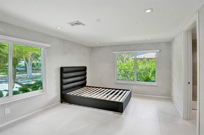 Building Photo - 2800 Banyan Blvd Cir NW
