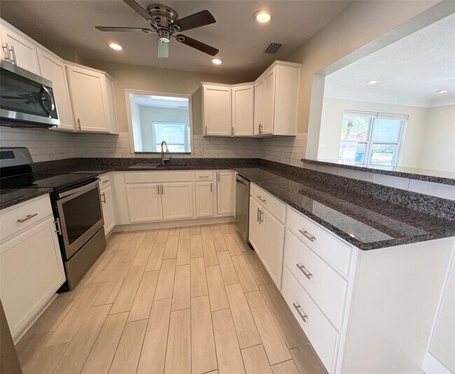 Building Photo - 736 86th Ave N