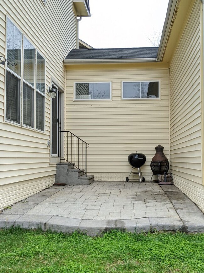 Building Photo - Single Family Home in Established Urbana Highlands Ready before the holidays!