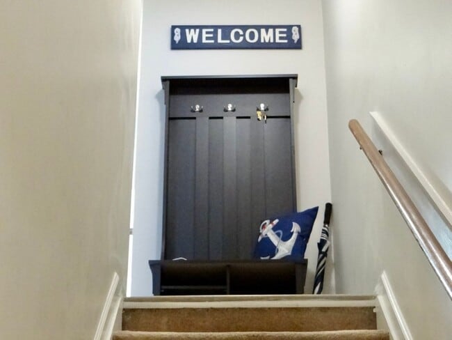 Building Photo - Beautifully Remodeled and Furnished Rental...