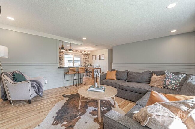 Building Photo - 1011 NE 82nd Ave