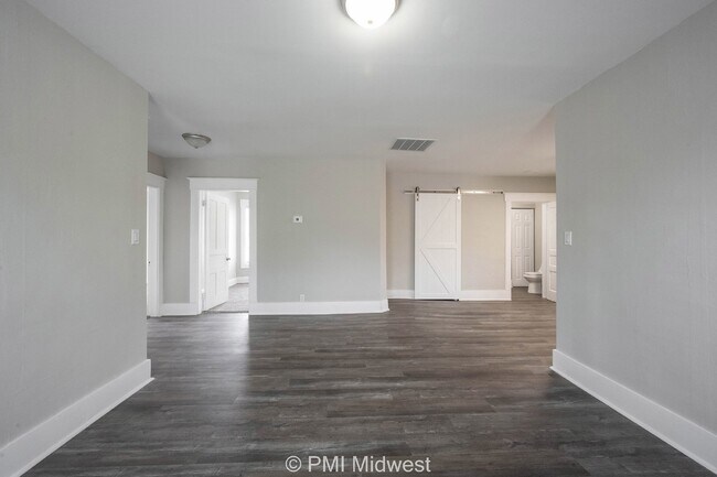 Building Photo - "Charming 3-Bedroom Duplex Haven on W 29th St – Spacious 1031 Sq Ft Gem in Indianapolis!"