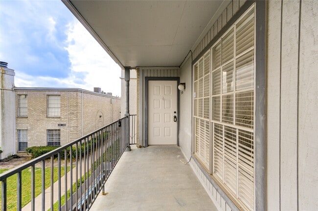 Building Photo - 6606 De Moss Dr