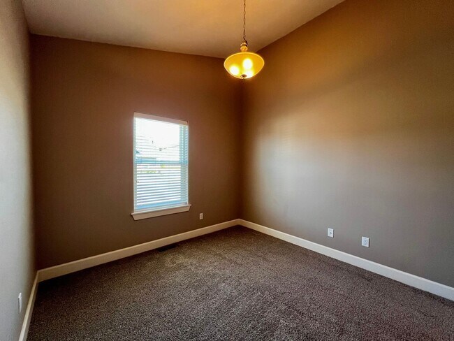 Building Photo - 8819 Kail Dr