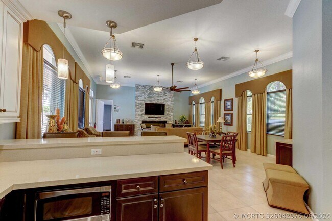 Building Photo - 1107 Big Torch St