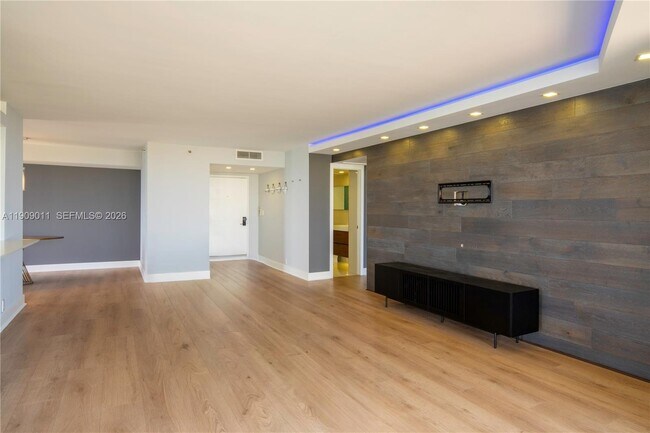 Building Photo - 4000 Towerside Terrace