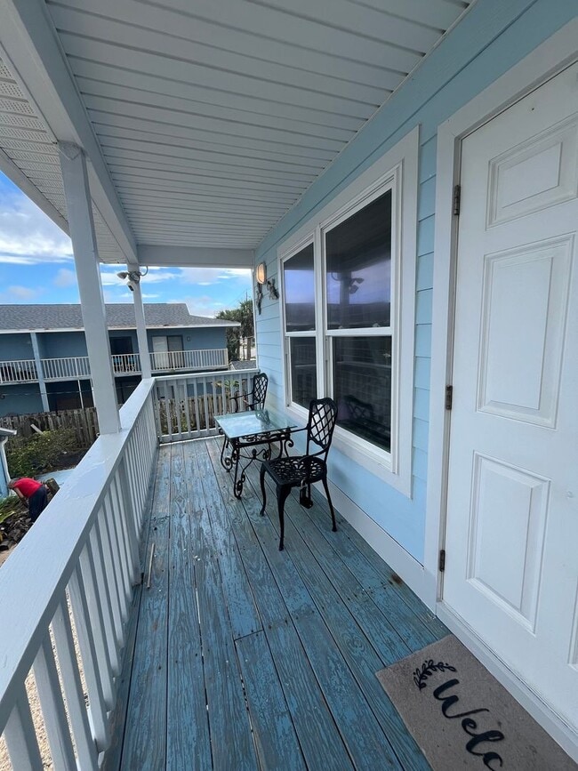 Building Photo - Flagler Beach 2BR/1.5BA Fully Furnished Upstairs Apartment – Across from the Ocean