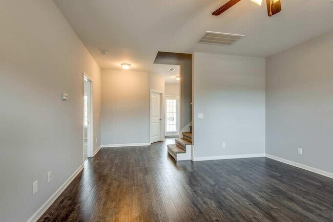Building Photo - Fairview Station Charmer!  Perfectly comfortable 4/2.5 family home close to Westwood Elementary.