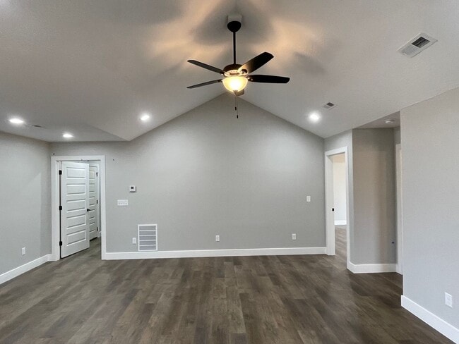 Building Photo - NEW CONSTRUCTION 3 Bed 2 Bath FOR RENT in Waynesville