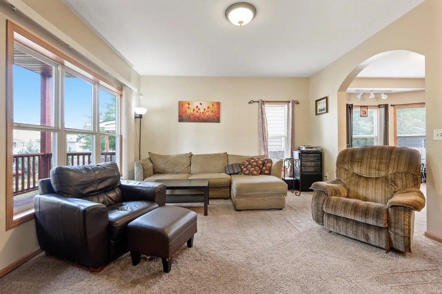 Building Photo - 1600 N Thomas Ave