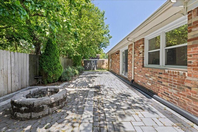 Building Photo - 4783 Rosecroft St