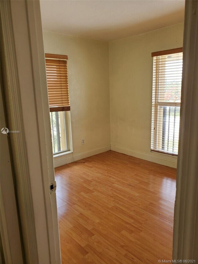 Building Photo - 241 S Royal Poinciana Blvd